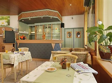 The Originals City, Gambetta, Hotell